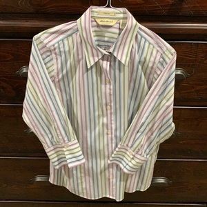 Eddie Bauer women’s blouse. Very good condition.